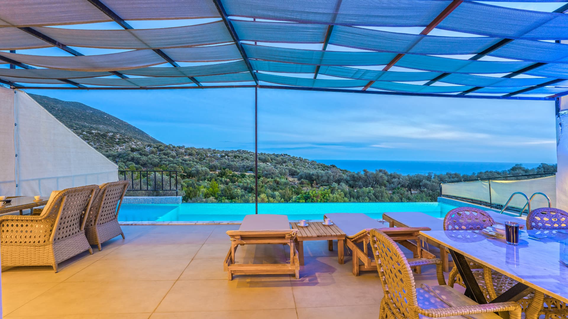 Küste von Kalkan in der Abenddämmerung